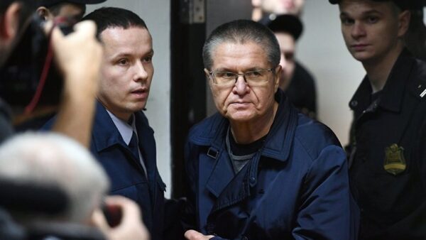 Экс-министр Улюкаев приговорен к восьми годам колонии строгого режима