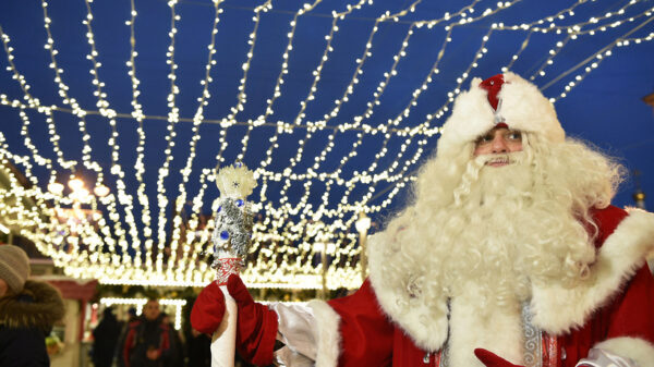 Флешмоб «Обними Деда Мороза» пройдет на Тверской площади