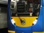 Голый мужчина в метро Киева пытался захватить поезд: появилось видео