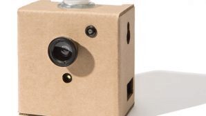 Google выпустила картонную камеру за $45, поддерживающую нейросети