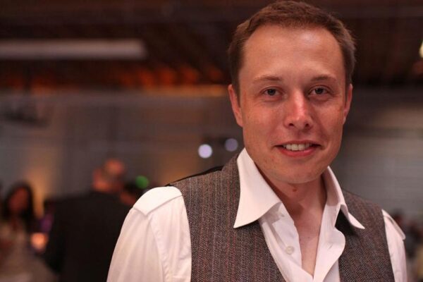 Илон Маск пообещал выпустить Tesla-пикап