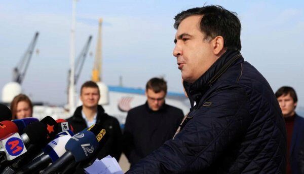 Из-за противодействия полиции Саакашвили не удалось установить сцену на Майдане