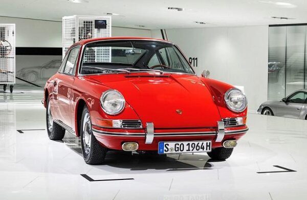 Компания Porsche показала старейший 911-й 