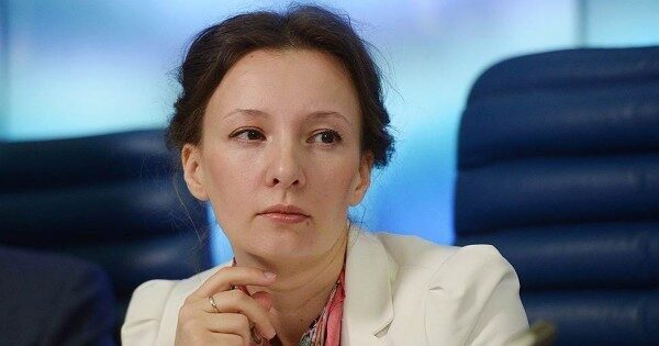 Кузнецова рассказала о "смытом в унитаз" младенце 15-летней школьницы