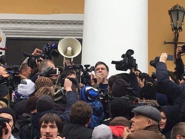 Луценко: В Киеве Саакашвили захватил помещение комитета Рады