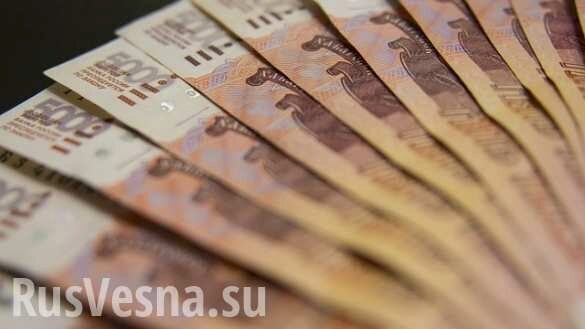 МЭР: Рубль не рухнет в конце года