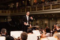 Михаэль Цукерник и его Филармонический камерный оркестр Берлина впервые выступят в столице с единственным концертом