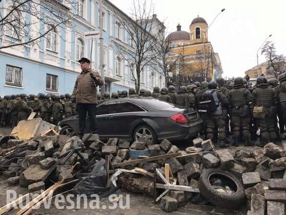 МихоМайдан: в центре Киева — новые стычки полиции и протестующих, растут баррикады (ФОТО, ВИДЕО)