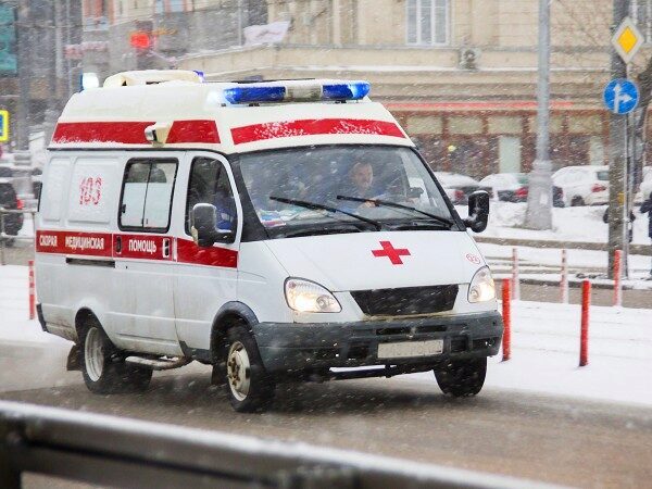 Молодой человек выпал с балкона 7-го этажа в Сыктывкаре