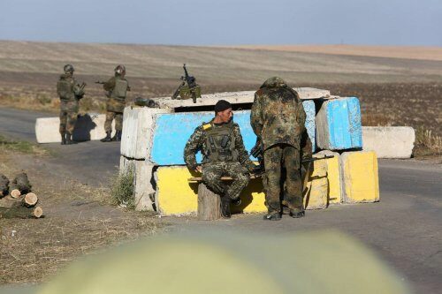 На границе с Крымом пьяного бойца ВСУ разоружили