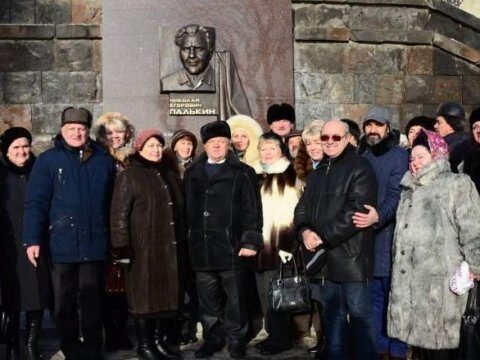 На Набережной Космонавтов открыли памятник Николаю Палькину
