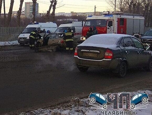 На северо-западе Челябинска столкнулись три легковушки