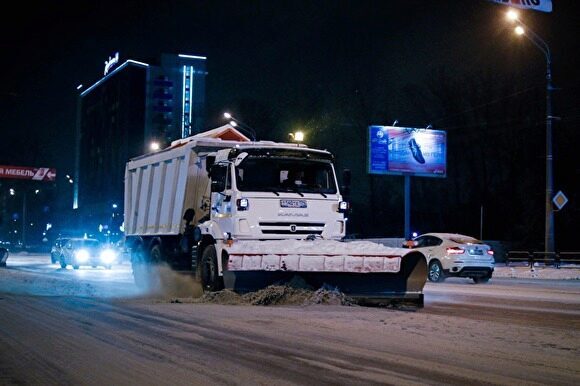 На дорогах Челябинска работает 117 уборочных машин