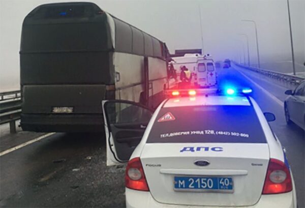 На трассе М-3 в Калужской области пассажирский автобус столкнулся с фургоном