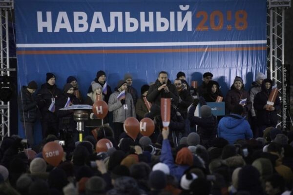 На встречу с Навальным в Новокузнецке пришли только несколько сотен его фанатов