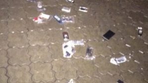 Неизвестный щедро разбросал телефоны на улице в Воронеже