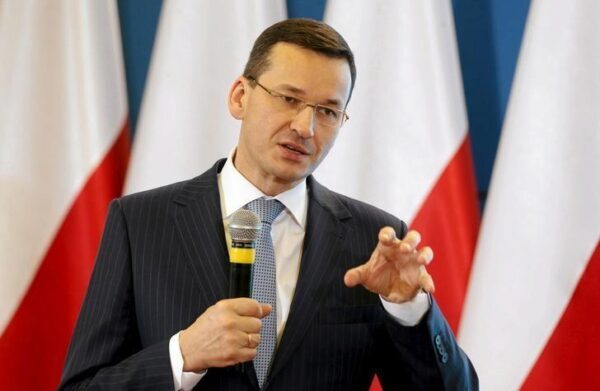 Новый премьер Польши уже рассказал об украинских "беженцах"