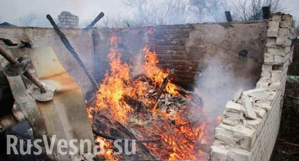 Обстрелом ВСУ уничтожен дом в пригороде Луганска, еще 3 повреждены (ФОТО, ВИДЕО)