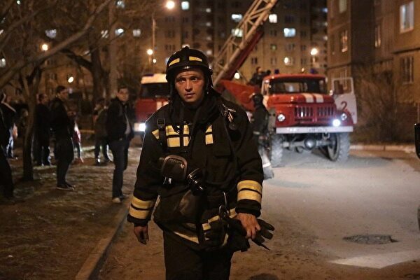 Очевидцы: «Во время ночного пожара в Екатеринбурге погибли кот и женщина»
