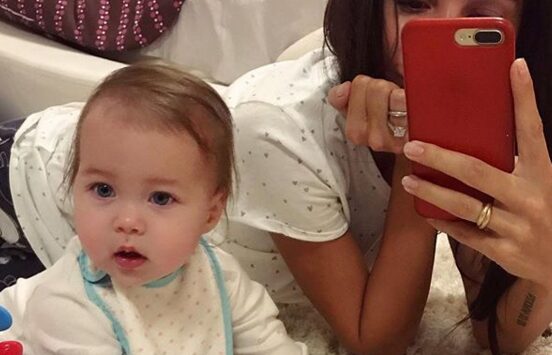 Оксана Самойлова опубликовала фотографию с маленькой дочкой Маей