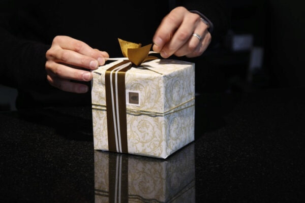 Опрос показал, сколько жители России планируют потратить на подарки близким