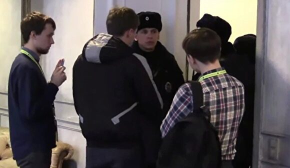«Открытая Россия» собралась, чтобы обсудить давление силовиков, — и к ним пришла полиция
