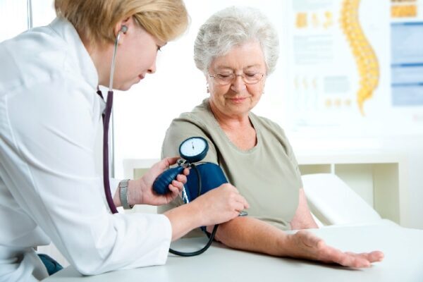 Падение артериального давления у престарелых людей может быть признаком приближающейся смерти — Ученые