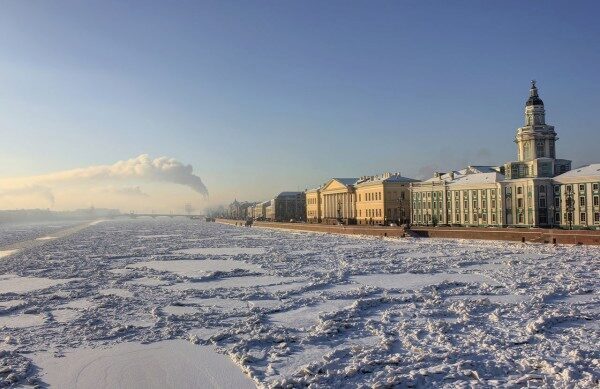 Петербуржцев предупредили о резких скачках атмосферного давления