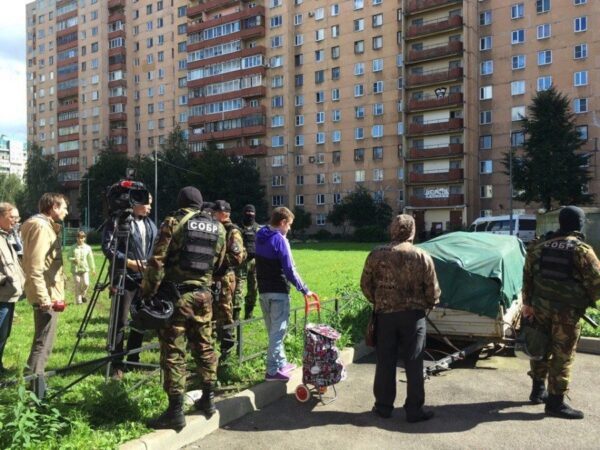 Петербурженка отсудила компенсацию за разгромленную спецназом квартиру
