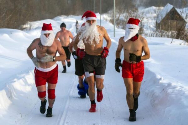 По Екатеринбургу пробежались голые Деды Морозы