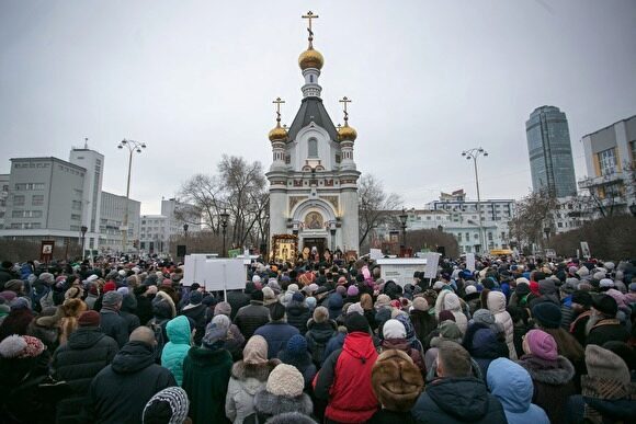 По центру уральской столицы прошел крестный ход в честь святой Екатерины