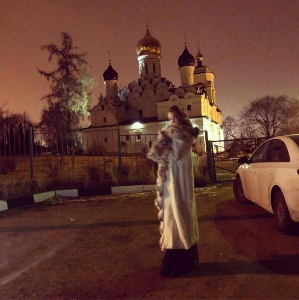 Поклонники неоднозначно восприняли фото Анастасии Волочковой на фоне храма в Instagram