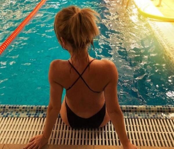 Пользователи раскритиковали Дарью Пынзарь за этикетку на купальнике на новом снимке