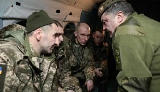 Порошенко и освобожденные пленные прибыли в Харьков