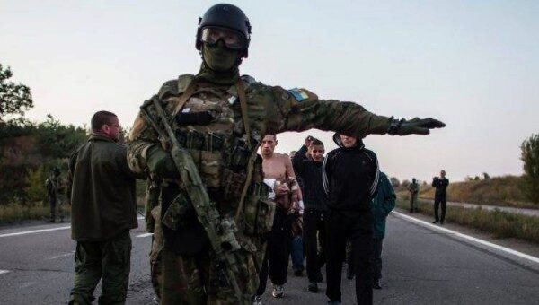 Порошенко встретил пленных на границе с Донбассом