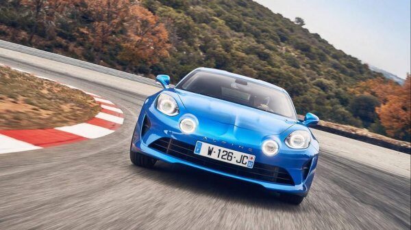 Представлены официальные фото и видео спорткара Alpine A110