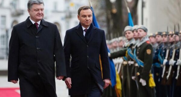 Президенты Украины и Польши возложили цветы к Мемориалу жертв тоталитаризма