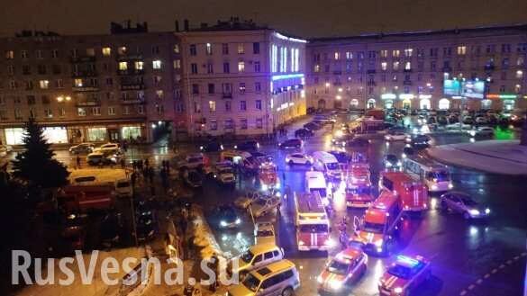При взрыве в Петербурге пострадали 10 человек