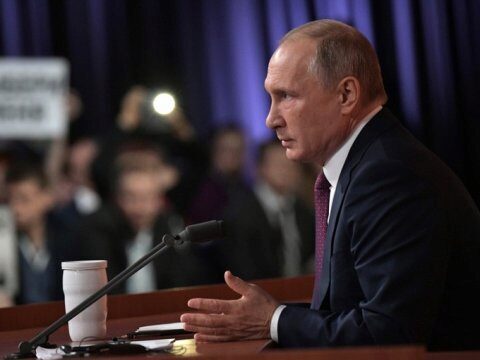 Путин подписал закон о списании налоговых долгов