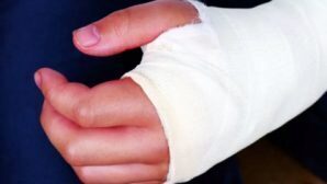 Пятиклассница сломала руку на уроке физкультуры в Улан-Удэ