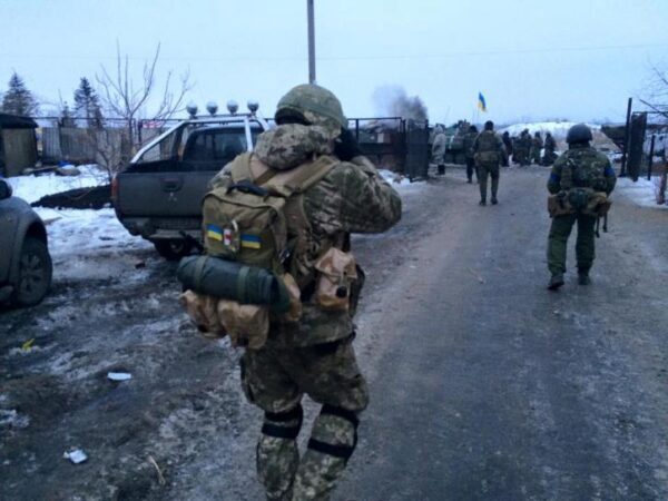 «Работают снайперы»: ВСУ с большими потерями оставили ранее занятые населенные пункты в Донбассе