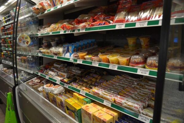 Россияне жалуются в ФАС на предновогоднее завышение цен на продукты