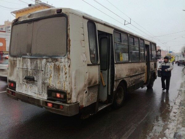 Рязанский водитель не пустил слепого пенсионера в автобус