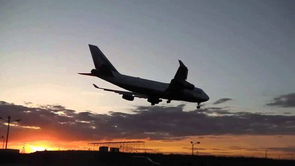 Самолет «Ютэйр» совершил экстренную посадку в Москве из-за протечки топливного бака