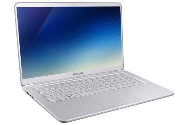 Samsung представила обновленные ультратонкие ноутбуки (ФОТО)
