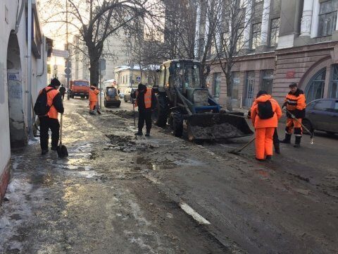 Саратовцев предупреждают о масштабной расчистке тротуаров