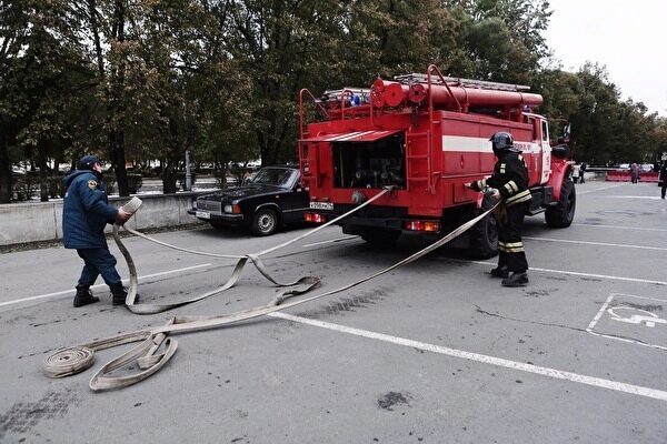 Сегодня ночью в Екатеринбурге одна машина сгорела, еще три повреждены