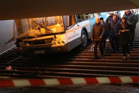 Семьи погибших и пострадавших в ДТП с автобусом получат компенсацию — Собянин