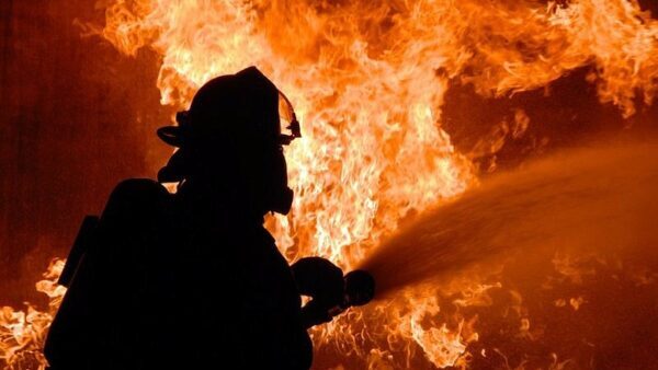 СК расследует гибель двух мужчин на пожаре в Семенове