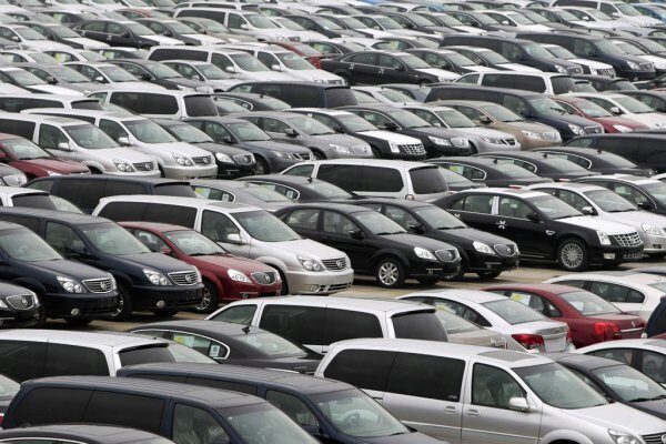 Спрос на новые автомобили упал в восьми регионах России